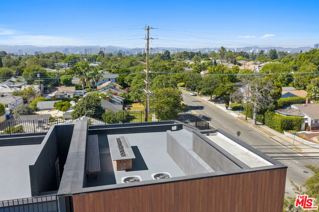 3601 Mclaughlin Ave, Los Angeles, California 90066 home-pic-16